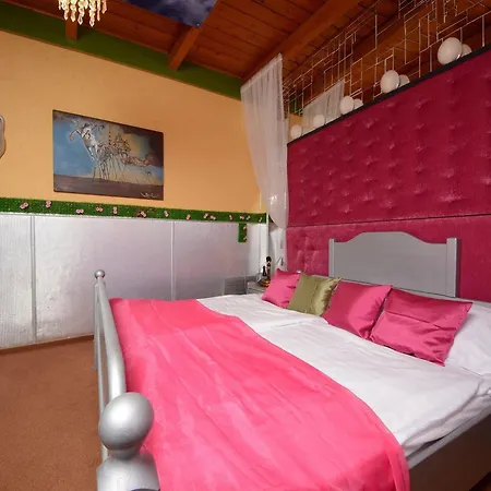 Janus Boutique & 4*