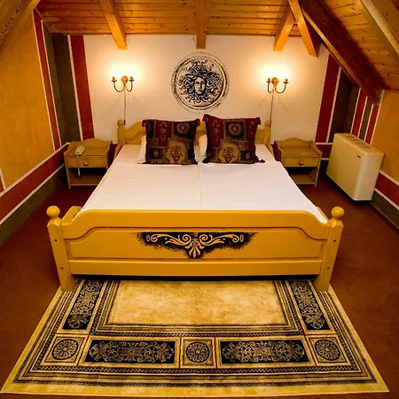 Janus Boutique & 4*
